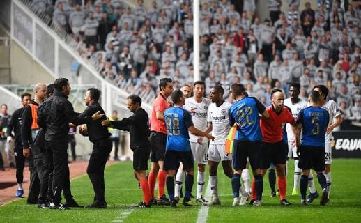 08 11 2018 xjhx Football UEFA Europa League Apollon Limassol Eintracht Frankfurt emspor v l Coach Sofronis Avgousti Apollon Limassol Marc Stendera Eintracht Frankfurt Yellow card for receive a yellow card DFL DFB REGULATIONS PROHIBIT ANY USE OF PHOTOGRAPHS as IMAGE SEQUENCES and or QUASI VIDEO Nicosia