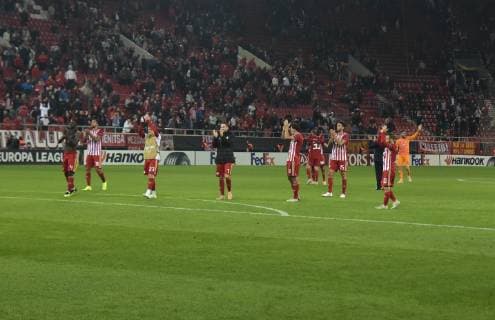 November 9, 2018 - Piraeus, Greece - Players of Olympiakos greet the fans after the the UEFA Europa League Group F football match between Olympiakos Piraeus and Dudelange at the Karaiskaki Stadium in Piraeus on November 8, 2018. Olympiakos won 5-1. Olympiacos v F91 Dudelange - UEFA Europa League - Group F  - ZUMAn230 20181109_zaa_n230_001 Copyright: xDimitrisxLampropoulosx
