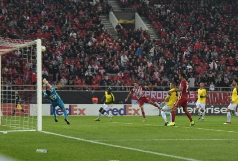 November 9, 2018 - Piraeus, Greece - French goalkeeper of Luxembourg s F91 Dudelange Landry Bonnefoi makes a save during the UEFA Europa League Group F football match between Olympiakos Piraeus and Dudelange at the Karaiskaki Stadium in Piraeus on November 8, 2018. Olympiacos v F91 Dudelange - UEFA Europa League - Group F  - ZUMAn230 20181109_zaa_n230_003 Copyright: xDimitrisxLampropoulosx
