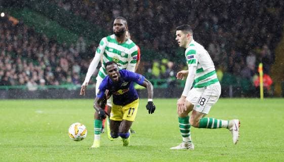 Celtic Glasgow RB Leipzig Soccer Euro League Glasgow 08 11 2018 Celtic Park Soccer UEFA Euro League Group B 4 Matchday Celtic Glasgow vs. RB Leipzig 2 1 1 0 In the picture from left Odsonne Edouard 22 Celtic Bruma 17 RB Leipzig and Tom Rogic 18 Celtic According to UEFAs specifications, it is prohibited to use or have used photographs taken in the stadium and or during the match in the form of sequence pictures and or video-like photo sequences