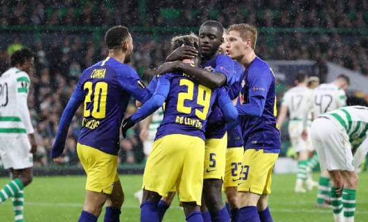Celtic Glasgow RB Leipzig Football Euro League Glasgow 08 11 2018 Celtic Park Football UEFA Euro League Group B 4 Matchday Celtic Glasgow vs RB Leipzig 2 1 1 0 In the picture Cheers after the 1 1 by Jean Kevin Augustin 29 RB Leipzig Kevin Kampl 44 RB Leipzig Matheus Cunha 20 RB Leipzig Dayot Upamecano 5 RB Leipzig and Marcel Halstenberg 23 RB Leipzig According to UEFA regulations, it is prohibited to use or have used photographs taken in the stadium and or during the match in the form of sequence pictures or video-like photo sequences.