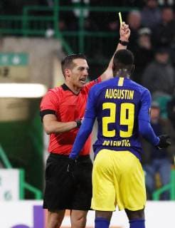 Celtic Glasgow RB Leipzig Football Euro League Glasgow 08 11 2018 Celtic Park Football UEFA Europa League Group B Matchday 4 Celtic FC Glasgow SCO vs RB Leipzig GER 2 1 1 0 Warning In picture v l Referee Javier Estrada ESP shows Jean Kevin Augustin 29 RB Leipzig the yellow card UEFA æregulations prohibit any use of photographs as image sequences and or quasi video