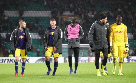 Celtic Glasgow RB Leipzig Soccer Euro League Glasgow 08 11 2018 Celtic Park Soccer UEFA Europa League Group B Matchday 4 Celtic FC Glasgow SCO vs RB Leipzig GER 2 1 1 0 After final whistle Im Bild v l Konrad Laimer Willi Orban Ibrahima KonatŽ Konate Goalkeeper Marius Müller Mueller and Goalkeeper Yvon Mvogo alle Leipzig vor der RB Fankurve UEFA æregulations prohibit any use of photographs as image sequences and or quasi video
