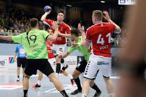 Leif Tissier Handball Sportverein Hamburg 7 against Yannick Draeger TV Emsdetten 19 left and Janko Bozovic TV Emsdetten 77 right TV Emsdetten vs Handball Sportverein Hamburg Handball 2 Bundesliga 09 11 2018 TV Emsdetten vs Handball Sportverein Hamburg Handball 2 Bundesliga 09 11 2018 Emsdetten Copyright: xEIBNER JanxStrohdiekx EP_JSK