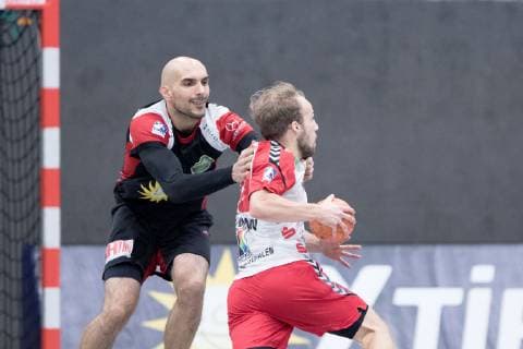Luebbecke Germany 09 11 2018 2 Handball Bundesliga 2018 2019 TuS N Luebbecke vs ASV Hamm Westfalen L R Marko Bagaric Luebbecke Vincent Sohmann Hamm Luebbecke Nordrhein Westfalen Germany Merkur Arena