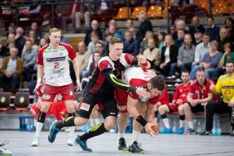 Luebbecke Germany 09 11 2018 2 Handball Bundesliga 2018 2019 TuS N Luebbecke vs ASV Hamm Westfalen L R Patryk Walczak Luebbecke Jan Brosch Hamm Luebbecke Nordrhein Westfalen Germany Merkur Arena