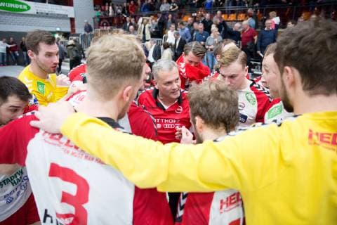 Luebbecke Germany 09 11 2018 2 Handball Bundesliga 2018 2019 TuS N Luebbecke vs ASV Hamm Westfalen M Trainer and Sports Director Kay Rothenspieler Hamm Luebbecke Nordrhein Westfalen Germany Merkur Arena