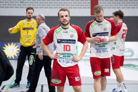 Luebbecke Germany 09 11 2018 2 Handball Bundesliga 2018 2019 TuS N Luebbecke vs ASV Hamm Westfalen M R Vincent Sohmann Hamm Jan von Boenigk Hamm Lars Gudat Hamm Luebbecke Nordrhein Westfalen Germany Merkur Arena