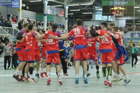 The players of HBW Balingen Weilstetten cheer after winning the game TSV Bayer Dorrmagen vs HBW Balingen Weilstetten Handball 2 Bundesliga 09 11 2018 TSV Bayer Dorrmagen vs HBW Balingen Weilstetten Handball 2 Bundesliga 09 11 2018 Dormagen Copyright: xEIBNER MarioxHommesx EP_MHS