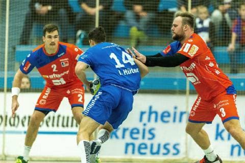Rene Zobel Balingen Weilstetten 2 and Marcel Niemeyer Balingen Weilstetten 3 block an attack of Ian Hueter Dormagen 14 at the game TSV Bayer Dorrmagen vs. HBW Balingen Weilstetten Handball 2 Bundesliga 09 11 2018 TSV Bayer Dorrmagen vs. HBW Balingen Weilstetten Handball 2 Bundesliga 09 11 2018 Dormagen Copyright: xEIBNER MarioxHommesx EP_MHS