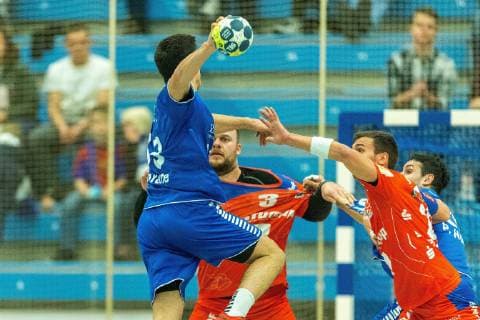 Marcel Niemeyer Balingen Weilstetten 3 ubd Jona Schoch Balingen Weilstetten 22 block an attack of Eloy Morante Maldonado Dormagen 33 at the game TSV Bayer Dorrmagen vs HBW Balingen Weilstetten Handball 2 Bundesliga 09 11 2018 TSV Bayer Dorrmagen vs HBW Balingen Weilstetten Handball 2 Bundesliga 09 11 2018 Dormagen Copyright: xEIBNER MarioxHommesx EP_MHS