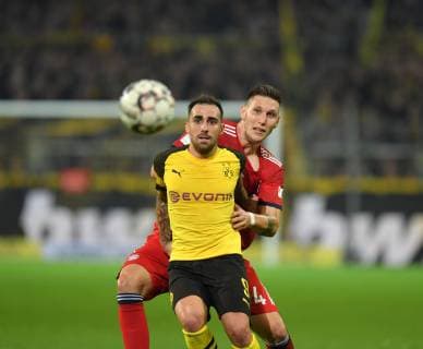 10.11.2018, Fussball GER, Saison 2018 2019, 1. Bundesliga, 11. Spieltag, Borussia Dortmund - FC Bayern Muenchen, Paco Alcacer (Borussia Dortmund), li., gegen Niklas Suele, Niklas Süle (Bayern Muenchen) DFL REGULATIONS PROHIBIT ANY USE OF PHOTOGRAPHS AS IMAGE SEQUENCES AND OR QUASI-VIDEO. *** 10 11 2018 Football GER Season 2018 2019 1 Bundesliga 11 Matchday Borussia Dortmund FC Bayern Muenchen Paco Alcacer Borussia Dortmund li vs. Niklas Suele Niklas Süle Bayern Muenchen DFL REGULATIONS PROHIBIT ANY USE OF PHOTOGRAPHS AS IMAGE SEQUENCES AND OR QUASI VIDEO Team2