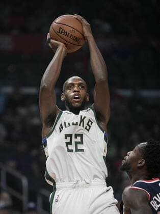 November 10, 2018 - Los Angeles, California, U.S - Khris Middleton 22 of the Milwaukee Bucks takes a shot during their NBA Basketball Herren USA game with the Los Angeles Clippers on Saturday November 10, 2018 at the Staples Center in Los Angeles, California. Clippers defeat Bucks in OT, 128-126. Clippers defeat Bucks in OT, 128-126 - ZUMAp124 20181110_zaa_p124_025 Copyright: xJavierxRojasx