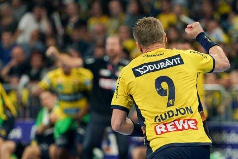 Gudjon Valur Sigurdsson RNL 9 cheers on a goal cheers on goal cheers on goal success celebrate the goal goal celebration cheers on the goal optimistic game scene highlight action action handball DKB Bundesliga Rhein Neckar Löwen HC Erlangen xozx
