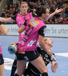 11 11 2018 Germany Bietigheim Handball Champions League Womens Group Phase 5 Matchday Season 2018 2019 SG BBM Bietigheim vs Vipers Kristiansand v l Marta Tomac Vipers Kim Braun BBM