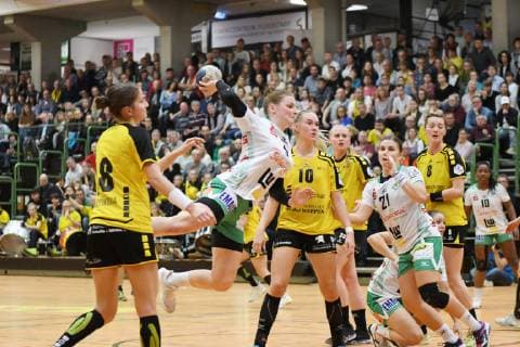 Annika Blanke Frisch Auf Goeppingen during an attack TV Nellingen vs Frisch Auf Goeppingen Handball Bundesiga Women 7 Match Day 11 11 2018 TV Nellingen vs Frisch Auf Goeppingen Handball Bundesiga Women 7 Match Day 11 11 2018 Nellingen Copyright: xEIBNER Florian_Schustx EP_SCHUST