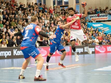 22 Dieudonne Mubenzem TV 05 07 Huettenberg Marcel Niemeyer HBW Balingen Weilstetten 03 Duel Dynamics HBW Balingen Weilstetten vs. TV 05 07 Huettenberg Handball 2 Bundesliga Men Season 2018 2019 11 10 2018 HBW Balingen Weilstetten vs. TV 05 07 Huettenberg Handball 2 Bundesliga Men Season 2018 2019 11 10 2018 Balingen Copyright: xEIBNER NicolasxWoernx EP_NWN