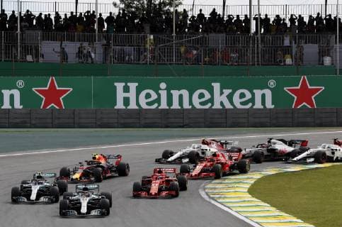 Grande Prêmio do Brasil de Fórmula 1 2018 SÃO PAULO, SP - 11.11.2018: GRANDE PRÊMIO DO BRASIL DE FÓRMULA 1 2018 - Lewis HAMILTON, GBR, Mercedes-AMG-Petronas Formula One Team makes the first corner first during the 2018 Formula 1 Grand Prix of Brazil, held at the Autodromo de Interlagos, in São Paulo, SP. (Photo: Rodolfo Buhrer La Imagem Fotoarena) x1638820x  RodolfoxBuhrer