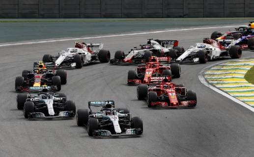 Grande Prêmio do Brasil de Fórmula 1 2018 SÃO PAULO, SP - 11.11.2018: GRANDE PRÊMIO DO BRASIL DE FÓRMULA 1 2018 - Lewis HAMILTON, GBR, Mercedes-AMG-Petronas Formula One Team makes the first corner first during the 2018 Formula 1 Grand Prix of Brazil, held at the Autodromo de Interlagos, in São Paulo, SP. (Photo: Rodolfo Buhrer La Imagem Fotoarena) x1638821x  RodolfoxBuhrer