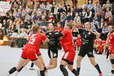 SSP Neurotthalle Ketsch Kurpfalz Baeren SG H2Ku Herrenberg Herrenberg 34 Marie Christine Beddies 3 Katrin Schroeder Ketsch 32 Verena Osswald 9 Lena Feiniler 19 Sophia Sommerrock Lenhardt Eibner GER 2 Liga Kurpfalz Baeren SG H2Ku Herrenberg 11 11 18 Ketsch Copyright: xLenhardt xEibner-Pressefotox ep_eer