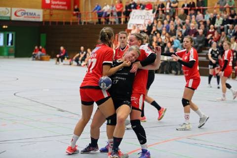 SSP Neurotthalle Ketsch Kurpfalz Baeren SG H2Ku Herrenberg Herrenberg 43 Freya Stonawski Ketsch 77 Carmen Moser 17 Samira Brand 9 Lena Feiniler 22 Saskia Torch Lenhardt Eibner GER 2 League Kurpfalz Baeren SG H2Ku Herrenberg 11 11 18 Ketsch Copyright: xLenhardt xEibner-Pressefotox ep_eer