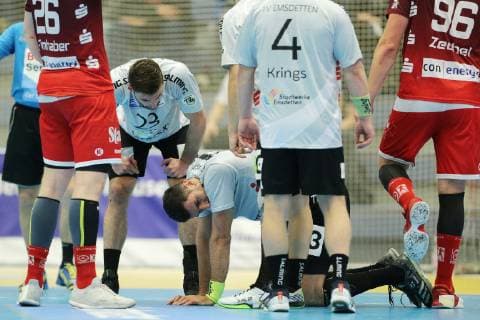 Janko Bozovic Emsdetten 77 kneels stricken on the pitch at the game TUSEM Essen vs. TV Emsdetten Handball 2 Bundesliga 11 11 2018 TUSEM Essen vs. TV Emsdetten Handball 2 Bundesliga 11 11 2018 Essen Copyright: xEIBNER MarioxHommesx EP_MHS