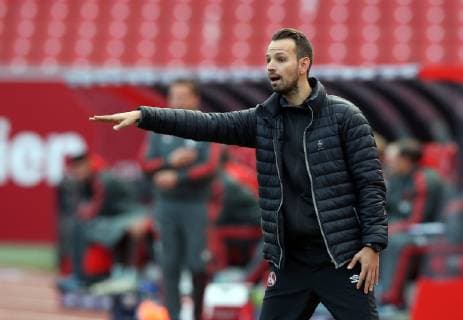 11 11 2018 Football Season 2018 2019 Regionalliga Bayern 19 Matchday 1 FC Nuremberg FCN II U21 Club FC Bayern Munich FCB II DaMa Fabian Adelmann Trainer 1 FC Nuremberg FCN II shows gesticulated conducted conducts gives instructions
