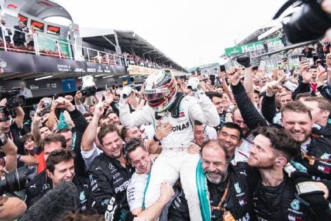 Grande Prêmio do Brasil de Fórmula 1 2018 SÃO PAULO, SP - 11.11.2018: GRANDE PRÊMIO DO BRASIL DE FÓRMULA 1 2018 - Lewis HAMILTON, GBR, Mercedes-AMG-Petronas Formula One Team, celebrates victory of the Brazilian Grand Prix of Formula 1 2018 held at the Autodromo de Interlagos in São Paulo, SP. (Photo: Victor Eleutério Fotoarena) x1638847x  VictorxEleutério