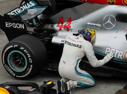 Grande Prêmio do Brasil de Fórmula 1 2018 SÃO PAULO, SP - 11.11.2018: GRANDE PRÊMIO DO BRASIL DE FÓRMULA 1 2018 - Lewis HAMILTON, GBR, Mercedes-AMG-Petronas Formula One Team celebrates the victory during the 2018 Formula 1 Brazil Grand Prix, held at the Interlagos Autodrome in São Paulo, SP. (Photo: Rodolfo Buhrer La Imagem Fotoarena) x1638885x  RodolfoxBuhrer