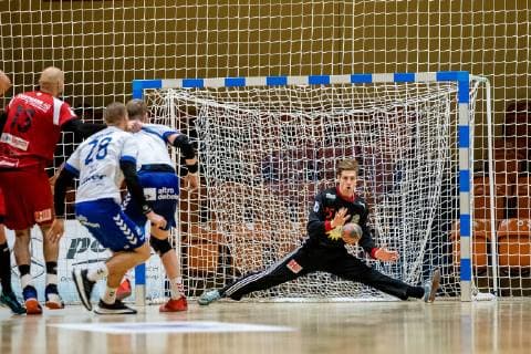 Joel Birlehm 35 TuS N Luebbecke in goal during the DKB Handball 2 Bundesliga match between Dessau Rosslauer HV 06 and TuS N Luebbecke in the Anhalt Arena on 11 November 2018 in Bauhausstadt Dessau Sachsen Anhalt Saxony Anhalt Germany Germany Eibner Hartmut Boesener HB 2BL Dessau Rosslauer HV 06 TuS N Luebbecke Dessau Copyright: xEIBNER HartmutxBoesenerx EP_HBR