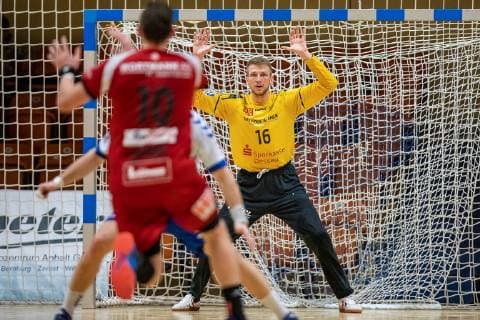 Philip Ambrosius 16 Dessau Rosslauer HV 06 during the DKB Handball 2 Bundesliga match between Dessau Rosslauer HV 06 and TuS N Luebbecke in the Anhalt Arena on 11 November 2018 in Bauhausstadt Dessau Sachsen Anhalt Saxony Anhalt Germany Germany Eibner Hartmut Boesener HB 2BL Dessau Rosslauer HV 06 TuS N Luebbecke Dessau Copyright: xEIBNER HartmutxBoesenerx EP_HBR