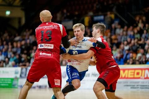 vlr Marko Bagaric 13 TuS N Luebbecke Slavomir Mlotek 10 Dessau Rosslauer HV 06 Moritz Schade 25 TuS N Luebbecke during the DKB Handball 2 Bundesliga match between Dessau Rosslauer HV 06 and TuS N Luebbecke in the Anhalt Arena on 11 November 2018 in Bauhaus City Dessau Saxony Anhalt Saxony Anhalt Germany Germany Eibner Hartmut Boesener HB 2BL Dessau Rosslauer HV 06 TuS N Luebbecke Dessau Copyright: xEIBNER HartmutxBoesenerx EP_HBR