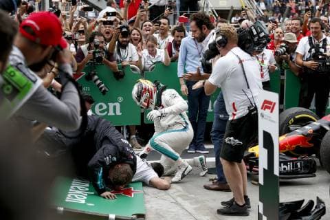 Motorsports: FIA Formula One World Championship WM Weltmeisterschaft 2018, Grand Prix of Brazil World Championship;2018;Grand Prix;Brazil , 44 Lewis Hamilton (GBR, Mercedes AMG Petronas F1 Team), Barriers collapse as Lewis Hamilton, Mercedes AMG F1 celebrates with his mechanics in Parc Ferme Sao Paulo Brazil