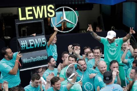 British driver Lewis Hamilton of Mercedes celebrates with his team members after the Brazilian Grand Prix, in Sao Paulo, Brazil, 11 November 2018. Hamilton (Mercedes), five times champion of the world, won on Sunday the Brazilian Grand Prix, the penultimate round of the Formula One World Championship WM Weltmeisterschaft which took place at the Interlagos circuit in Sao Paulo, where his team mathematically secured its fifth World Cup followed of builders. Hamilton achieved his 72nd victory in F1 by winning ahead of Dutch Max Verstappen (Red Bull) and Finnish Kimi Raikkonen (Ferrari). Formula One Grand Prix of Brazil !ACHTUNG: NUR REDAKTIONELLE NUTZUNG!  Copyright: xSebastiaoxMoreirax AME2624 20181111-636775724843850115
