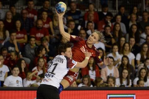 (181112) -- KOPRIVNICA, Nov. 12, 2018 -- Natalia Chigirinova (R) of RK Podravka Vegeta competes with Ina Grossmann of Thuringer HC during the fifth round match at EHF Champions League between RK Podravka Vegeta and Thuringer HC in Koprivnica, Croatia, Nov. 11, 2018. Thuringer HC won 31-23. ) (SP) CROATIA-KOPRIVNICA-HANDBALL-EHF CHAMPIONS LEAGUE VjeranxZganecxRogulja 