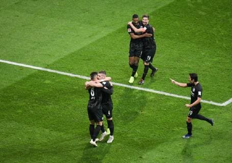 11 11 2018 xmhx Football 1 Bundesliga Eintracht Frankfurt FC Schalke 04 emspor v l Luka Jovic Eintracht Frankfurt shoots a goal scored a goal scored a goal scored a goal to goal goal scored a goal to 1 0 cheer joy cheer rejoice Luka Jovic Eintracht Frankfurt Ante Rebic Eintracht Frankfurt Sebastien Haller Eintracht Frankfurt David Abraham Eintracht Frankfurt Makoto Hasebe Eintracht Frankfurt DFL DFB REGULATIONS PROHIBIT ANY USE OF PHOTOGRAPHS as IMAGE SEQUENCES and or QUASI VIDEO Frankfurt am Main