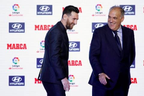FC Barcelona Barca s Argentinian forward Leo Messi (L) receives the Alfredo Di Stefano Award for the best player of 2017 2018 LaLiga s season from Javier Tebas, president of Liga de Futbol Profesional (LFP), during the awarding ceremony of MARCA newspaper held in Barcelona, Catalonia, Spain, 12 November 2018. Awarding ceremony of MARCA sport newspaper !ACHTUNG: NUR REDAKTIONELLE NUTZUNG!  Copyright: xAlejandroxGarciax GRAF7154 20181112-636776317570517660