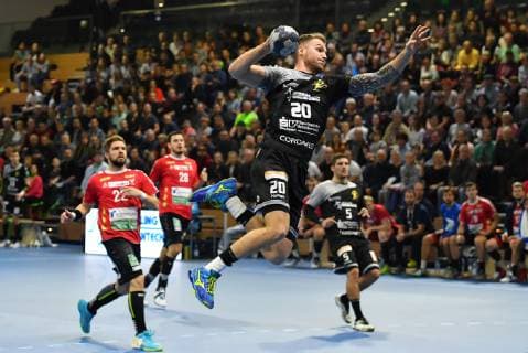 on Ball Nils Kretschmer Dresden HC Elbflorenz Dresden vs. HC Rhein Vikings Handball 2 League of Men 2 Bundesliga Season 2018 2019 Dresden BallsportARENA Dresden 11 11 2018