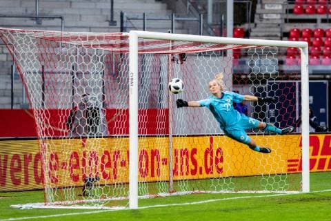 Merle Frohms GER 21 Goalkeeper goal keeper saves from the backlog single shot action action goal shot football women international Germany Spain DFB REGULATIONS PROHIBIT ANY USE OF PHOTOGRAPHS AS IMAGE SEQUENCES AND OR QUASI VIDEO xprx