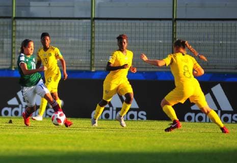 Fußball, U17 Damen WM, Mexiko - Südafrika Mexican Anette Vazquez (L) vies for the ball with South African Jessica Wade during the Women s Under 17 World Cup match between the national soccer teams of Mexico and South Africa, at the Miguel Domingo Burgueno stadium, in Maldonado, Uruguay, 13 November 2018. Mexico vs. South Africa !ACHTUNG: NUR REDAKTIONELLE NUTZUNG!  Copyright: xDantexFernandezx AME3695 20181113-636777464335875532