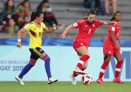 Colombian Sara Martinez (L) vies for the ball with Canadian Jordyn Huitema during the Women s Under 17 World Cup match between the national soccer teams of Colombia and Canada, at the Charrua stadium, in Montevideo, Uruguay, 14 November 2018. Colombia vs. Canada !ACHTUNG: NUR REDAKTIONELLE NUTZUNG!  Copyright: xRaulxMartinezx AME4558 20181114-636778367623963302
