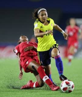 Canadian Jayde Riviere (L) vies for the ball with Colombian Natalia Ramirez during the Women s Under 17 World Cup match between the national soccer teams of Colombia and Canada, at the Charrua stadium, in Montevideo, Uruguay, 14 November 2018. Colombia vs. Canada !ACHTUNG: NUR REDAKTIONELLE NUTZUNG!  Copyright: xAitorxPereirax AME4652 20181115-636778406881560897