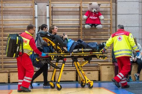 14 11 2018 Bad Langensalza Handball Bundesliga Womens Season 2018 2019 THC Erfurt Bad Langensalza BVB Dortmund Handball Alice Stolle 17 Thueringer HC injured from playing field