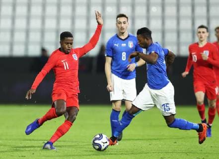 Fußball, U21 Länderspiel, Italien - England November 15, 2018 - Ferrara, Italy - Italy U21 U 21 v England U21 : International Friendly Länderspiel match.Ryan Sessegnon of England and Claud Adjapong of Italy at Paolo Mazza Stadium in Ferrara, Italy on November 15, 2018. Italy U21 v England U21 - International Friendly  - ZUMAn230 20181115_zaa_n230_346 Copyright: xMatteoxCiambellix