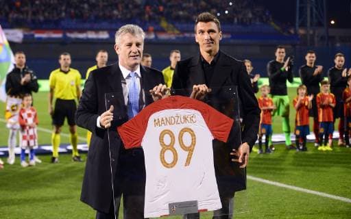 PXL_UEFA Nations League, Croatia vs. Spain 15.11.2018., stadium Maksimir, Zagreb, Croatia - UEFA Nations League A group 4, round 3, Croatia vs. Spain. Davor Suker handed Mario Mandzukic the jersey with the number 89.  MarkoxPrpic PIXSELL