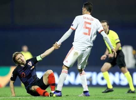 PXL_UEFA Nations League, Croatia vs. Spain 15.11.2018., stadium Maksimir, Zagreb, Croatia - UEFA Nations League A group 4, round 3, Croatia vs. Spain. Luka Modric, Sergio Busquets.  IgorxKralj PIXSELL