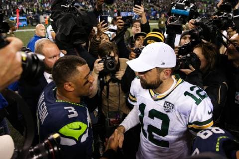 November 15, 2018: Seattle Seahawks quarterback Russell Wilson (3) and Green Bay Packers quarterback Aaron Rodgers (12) shake hands while surrounded by the media after a game between the Green Bay Packers and Seattle Seahawks at CenturyLink Field in Seattle, WA. Seahawks defeat the Packers 27-24. CSM NFL American Football Herren USA 2018: Packers vs Seahawks NOV 15 - ZUMAc04_ 20181115_zaf_c04_161 Copyright: xSeanxBrownx