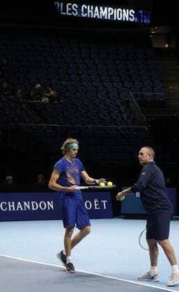 16th November 2018, O2 Arena, London, England; Nitto ATP Tennis Herren Tennis Finals; Alexander Zverev (GER) chats with coach Ivan Lendl as he pratices ahead of his match with John Isner (USA)  ActionPlus12079996 HongboxChen