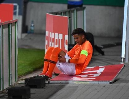 Sport Themen der Woche KW46 Sport Bilder des Tages 16.11.2018, xhbx, Fussball Testspiel U21 U 21 Deutschland - Niederlande emspor, v.l. Justin Kluivert (Niederlande U21) liegt auf der Werbebande (DFL DFB REGULATIONS PROHIBIT ANY USE OF PHOTOGRAPHS as IMAGE SEQUENCES and or QUASI-VIDEO) Offenbach am Main *** 16 11 2018 xhbx Football test match U21 Germany Netherlands emspor v l Justin Kluivert Netherlands U21 lies on the advertising board DFL DFB REGULATIONS PROHIBIT ANY USE OF PHOTOGRAPHS as IMAGE SEQUENCES and or QUASI VIDEO Offenbach am Main