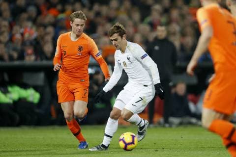 (L-R) Frenkie de Jong of Holland, Antoine Griezmann of France during the UEFA Nations League A group 1 qualifying match between The Netherlands and France at stadium De Kuip on November 16, 2018 in Rotterdam, The Netherlands UEFA Nations League A group 1 2018 2019 xVIxVIxImagesx xMauricexvanxSteenxIVx 12796823